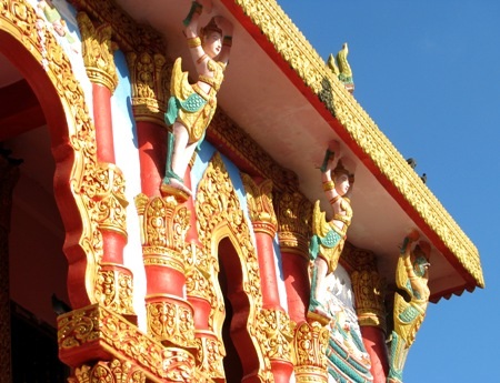 Chiêm ngưỡng vẻ đẹp đặc sắc ngôi chùa Phật giáo Khmer - 10 Nhà Phật niết bàn có những họa tiết khá cầu kỳ.