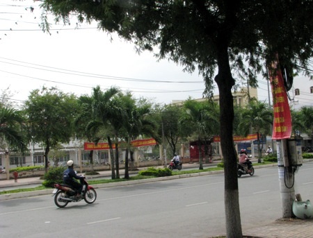 “Đau đầu” vì loạn quảng cáo!