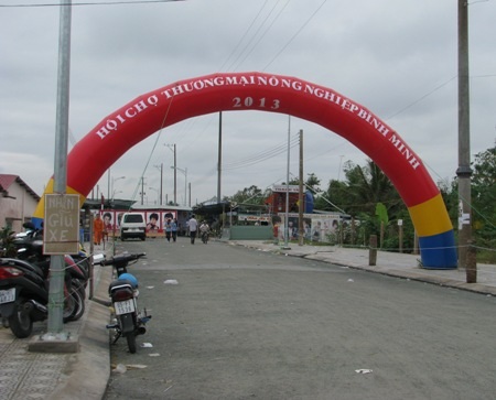 Nhân chứng kể lại vụ mấy chục tên cướp "đổ bộ" vào hội chợ - 2 Hội chợ thương mại nông nghiệp Bình Minh- nơi xảy ra vụ cướp táo tợn vào đêm 4/1.