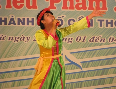 Đơn ca Mái đình làng biển.