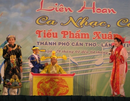 Tiểu phẩm Táo quân thượng giới. (Ảnh: Huỳnh Hải)