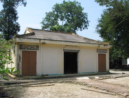 Nhìn chung tháp có kiến trúc khá đơn giản.