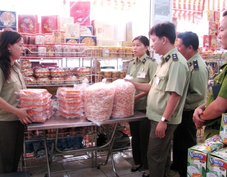 Lại phát hiện hàng chục kg mực khô “bất thường” - 1 Số mực khô xé sợi thu được tại cơ sở kinh doanh thực phẩm Diệu Mỹ Huy.
