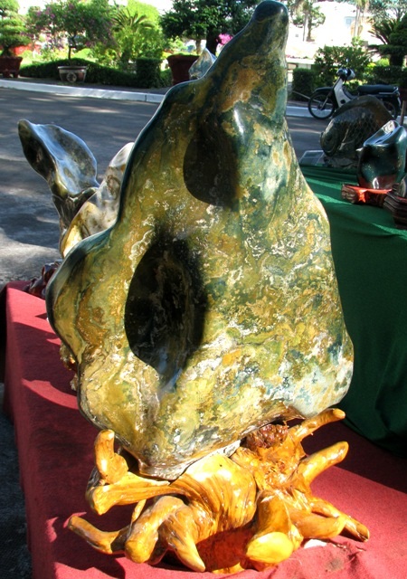 Hòn Suối nguồn tươi trẻ, 35 triệu đồng.