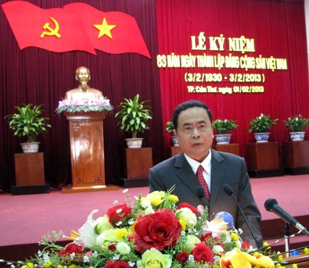 “Mỗi đảng viên cần thực sự gương mẫu trong đạo đức, lối sống” - 2 Bí thư TP Cần Thơ đọc diễn văn.
