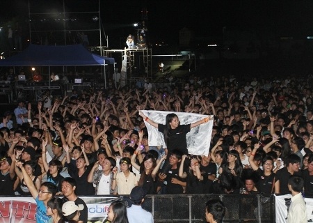 Hàng ngàn khán giả Cần Thơ có một đêm tưng bừng với rock.