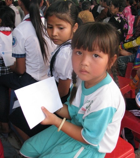 “Em sẽ góp học bổng cùng gia đình ăn Tết” - 3 Em sẽ góp học bổng cùng với gia đình ăn Tết cho vui.