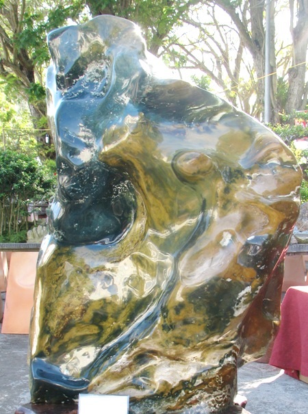 Hòn Thanh long, 70 triệu đồng.