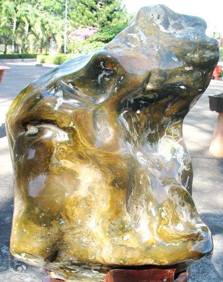 Hòn Thanh long, 70 triệu đồng.