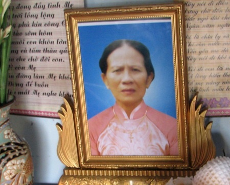 Di ảnh nạn nhân Nguyễn Thị Lý. (Ảnh: Huỳnh Hải)