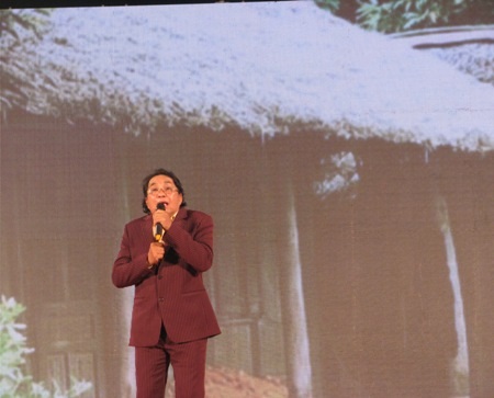 Nghệ sĩ Thanh Tuấn xúc động thể hiện