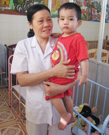 Nỗi lòng mấy chục năm nuôi con người khác - 3 Chị Đào có hơn 20 năm chăm sóc các bé bị bỏ rơi. (Ảnh: Huỳnh Hải)