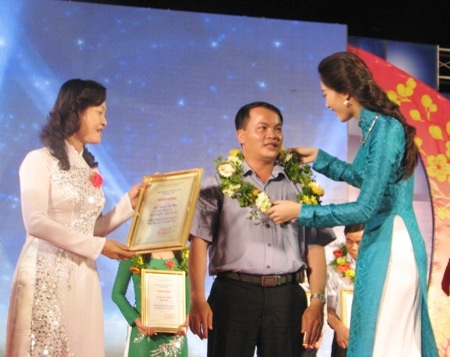 Thu Thảo cho biết, cô sẽ cố gắng nâng cao tri thức để đóng góp cho quê hương