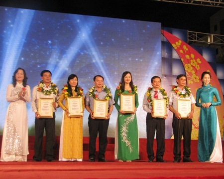 Thu Thảo cho biết, cô sẽ cố gắng nâng cao tri thức để đóng góp cho quê hương