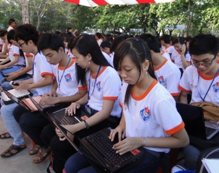 Sinh viên ĐH Cần Thơ thi Olympic các môn Khoa học Chính trị và Tư tưởng Hồ Chí Minh - 1 Các SV đang tham gia dự thi trắc nghiệm online. (Nguồn ảnh: ĐH Cần Thơ)