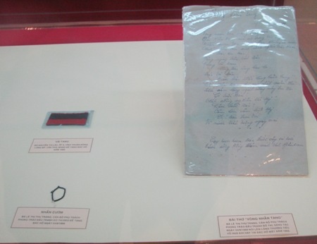 Hoa tai của một người mẹ gửi cho con gái trong những năm tham gia hoạt động đoàn thanh niên 1968.