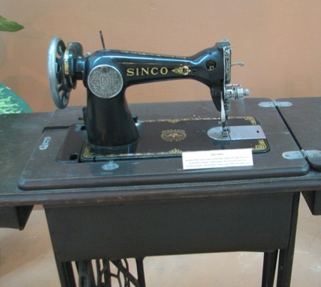 Hoa tai của một người mẹ gửi cho con gái trong những năm tham gia hoạt động đoàn thanh niên 1968.