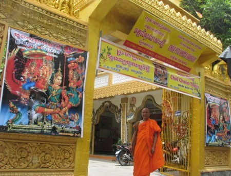Người dân Khmer náo nức đón năm mới - 2 Chùa Viễn Quang ở Cần Thơ trang trí nhiều hình ảnh đặc sắc đón Tết.