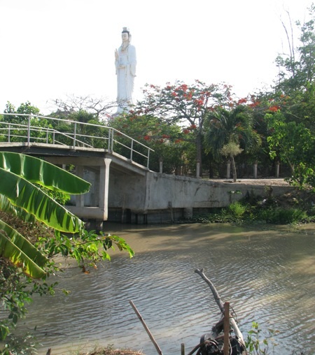 Chiêm ngưỡng tượng Phật Bà “khổng lồ” ở Bạc Liêu - 5 Tượng Phật Bà khổng lồ nổi bật ở mọi góc nhìn.