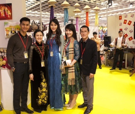 Hoa hậu tại Hội chợ Thương mại ngành thủ công mỹ nghệ Quốc tế Florence.