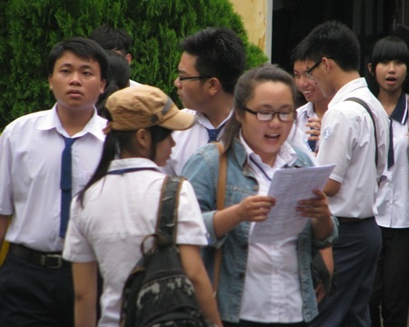 Học sinh ĐBSCL kết thúc ngày thi đầu tiên trong tâm trạng thoải mái. (Ảnh: Huỳnh Hải)