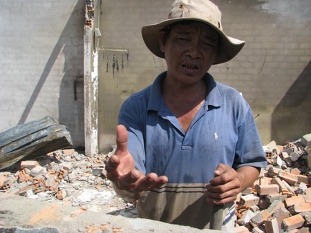 Trắng tay sau một đêm cháy chợ - 6 Người dân đang gặp khó khăn khi dựng lại nhà cửa và công ăn việc làm sau vụ cháy.