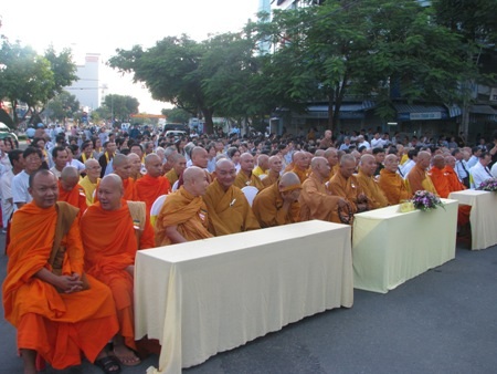 "Mỗi mùa Phật đản là dịp soi lại mình" - 15 Lễ mừng Phật đản tại Cần Thơ với sự tham dự của đông đảo phật tử và chư tăng.