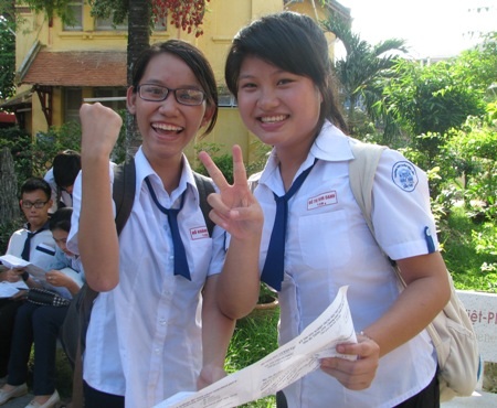 Thí sinh Cần Thơ phấn khởi sau khi thi xong môn cuối cùng là Tiếng Anh vì đề không khó.