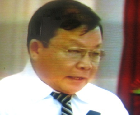 "Phản bác" Giám đốc Sở Y tế đề nghị dân đi khám bệnh... buổi chiều - 1 Ông Võ An Ninh - Giám đốc Sở Y tế tỉnh Hậu Giang - trả lời chất vấn phiên họp HĐND chiều ngày 11/7.