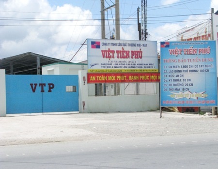 Sếp công ty giải thích lý do trừ lương công nhân... đi toilet quá 4 lần - 1 Công ty TNHH sản xuất thương mại- may Việt Tiến Phú chi nhánh Hậu Giang. (Ảnh: Huỳnh Hải)