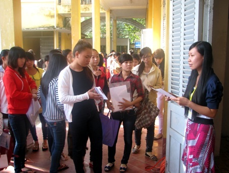 Tỷ lệ thí sinh làm thủ tục dự thi đợt 2 cao - 1 Thí sinh cụm Cần Thơ đến làm thủ tục dự thi. (Ảnh: Huỳnh Hải)