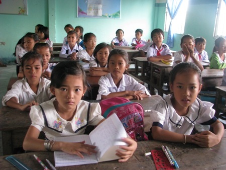 Học sinh nghèo thị trấn Hộ Phòng (huyện Giá Rai, t