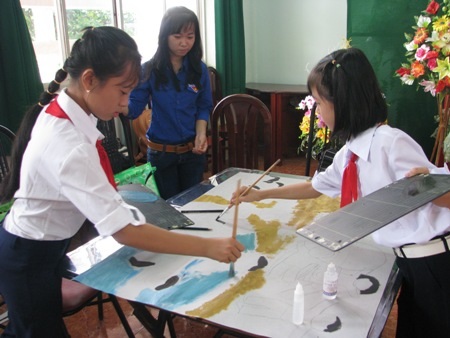Học sinh Cần Thơ thi vẽ tranh vì môi trường thân thiện - 4 Cùng tô màu.