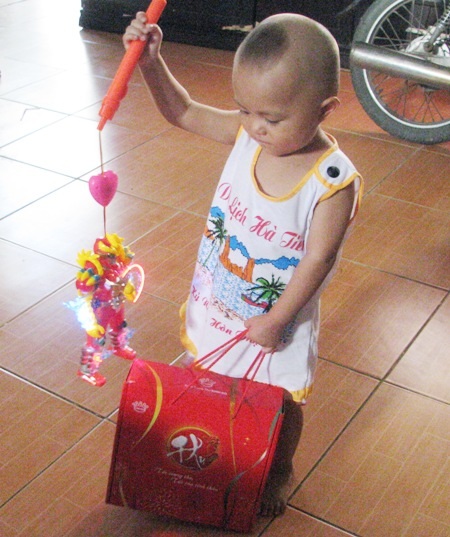 Các bé họ Nhân vui Tết Trung thu sớm với báo Dân trí - 9 .... và Nhân Duyên đều lớn lên rất nhanh sau 2 năm ở chùa Long An.