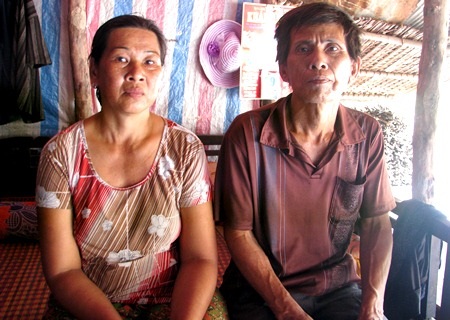Không có máu để thay, tính mạng cô gái trẻ mong manh từng ngày - 2 Vợ chồng bà Lệ, ông Hợi đang lâm vào cảnh bế tắc bởi không còn khả năng chữa trị cho con gái nữa.