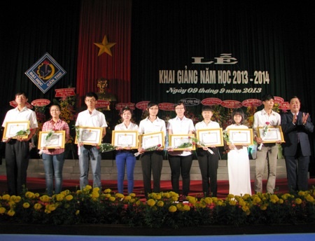 Kha Thị Mỹ Trang đỗ thủ khoa khối D1 Trường ĐH Cần Thơ năm 2013.