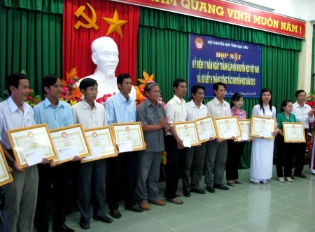 Bạc Liêu: Khen thưởng nhiều GV, HS-SV giỏi nhân Ngày Khuyến học Việt Nam - 2 Những giáo viên dạy giỏi được Hội Khuyến học tỉnh Bạc Liêu khen thưởng.