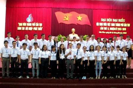 Hội Sinh viên Cần Thơ mặc niệm Đại tướng Võ Nguyên Giáp - 4 BCH Hội SV TP Cần Thơ nhiệm kỳ 2013- 2018.