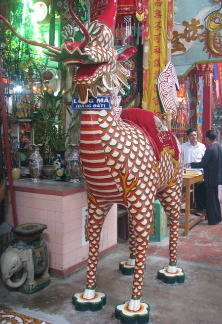 Xác lập kỷ lục hai hiện vật nhà Phật làm bằng đất sét lớn nhất Việt Nam - 12 ...và Long Mã đều làm từ đất sét.