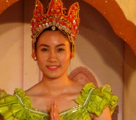 Nét đẹp cô gái Khmer.