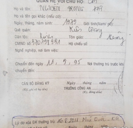 Hộ khẩu thể hiện việc chuyển hộ khẩu đối với Nguyễn Trọng Đạt.