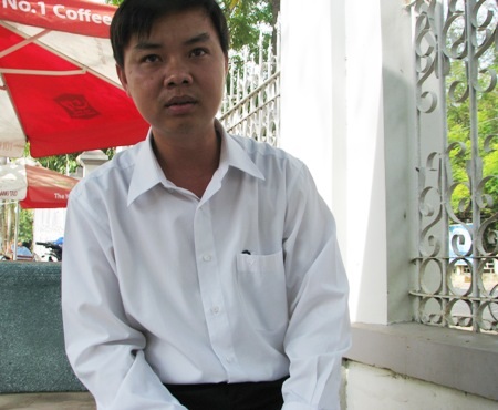 Chờ giải quyết thôi việc quá lâu, thầy giáo làm đơn... xin được kỷ luật - 3 Sau gần 1 năm, ông Lê Quốc Tuấn nhận quyết định của Sở GD-ĐT Bạc Liêu về việc buộc thôi việc.