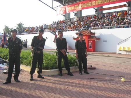 Bế mạc Festival Đua ghe ngo đồng bào Khmer ĐBSCL lần I - 5 Lực lượng an ninh trên bờ...