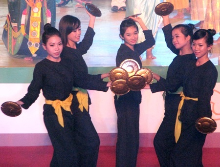 Ca sĩ Thùy Trang mang đến một ca khúc ngọt ngào về cây lúa.