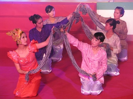 Ca sĩ Thùy Trang mang đến một ca khúc ngọt ngào về cây lúa.