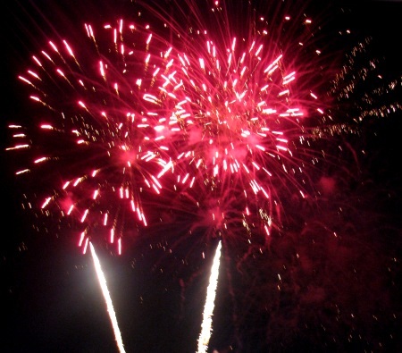 Một số tiết mục múa hát trong phần hội...