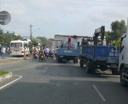 ...và điều xe cẩu đến giải cứu xe bị sự cố.