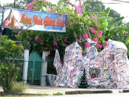 Triệu người đổ ra đường trong đêm Giáng sinh an lành