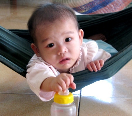 "Ám ảnh" những ánh mắt trẻ thơ bị bỏ rơi trong chùa Vĩnh Phước An - 5 Những ánh mắt của trẻ như đang tìm kiếm một tình yêu thương thân thuộc.