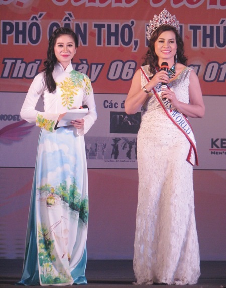 Hoa hậu Kim Hồng giao lưu với khán giả Cần Thơ - 3 Hoa hậu Kim Hồng giao lưu với khản giả.